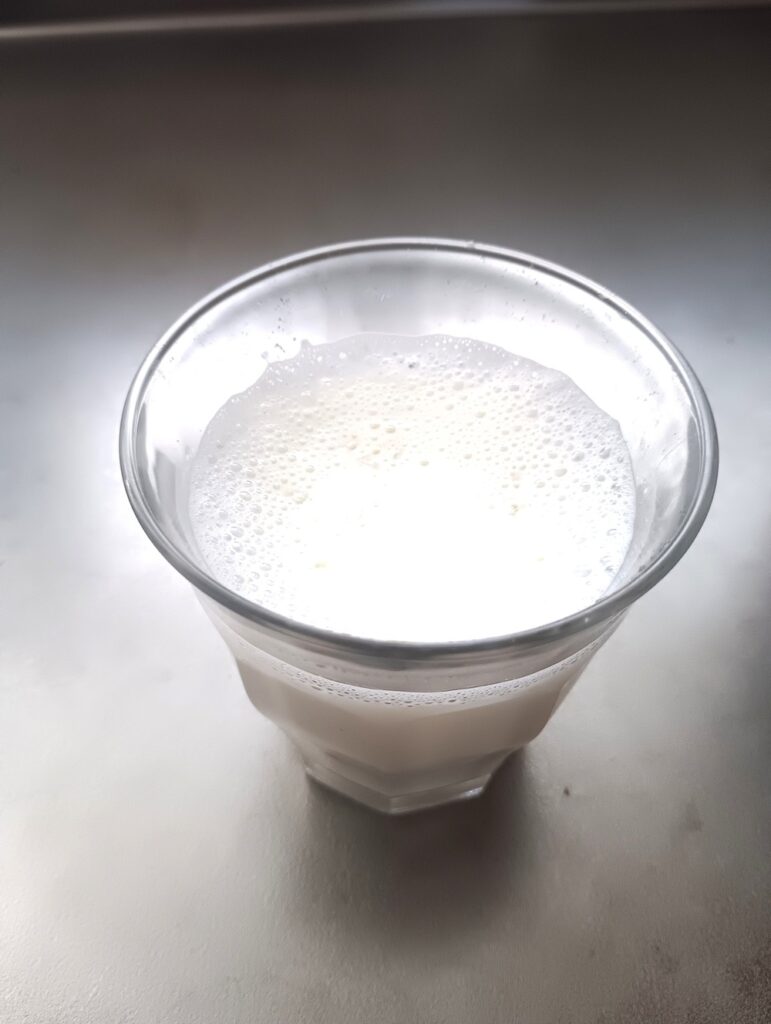 スキムミルクで作った牛乳